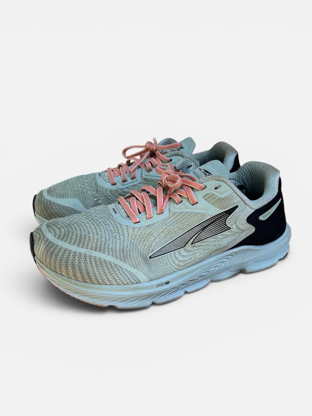 Altra Torin 5 Road Running Shoe in Gray/Coral Women’s Size 7